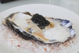 Huîtres, caviar, esturgeon fumé et mousse de sardines